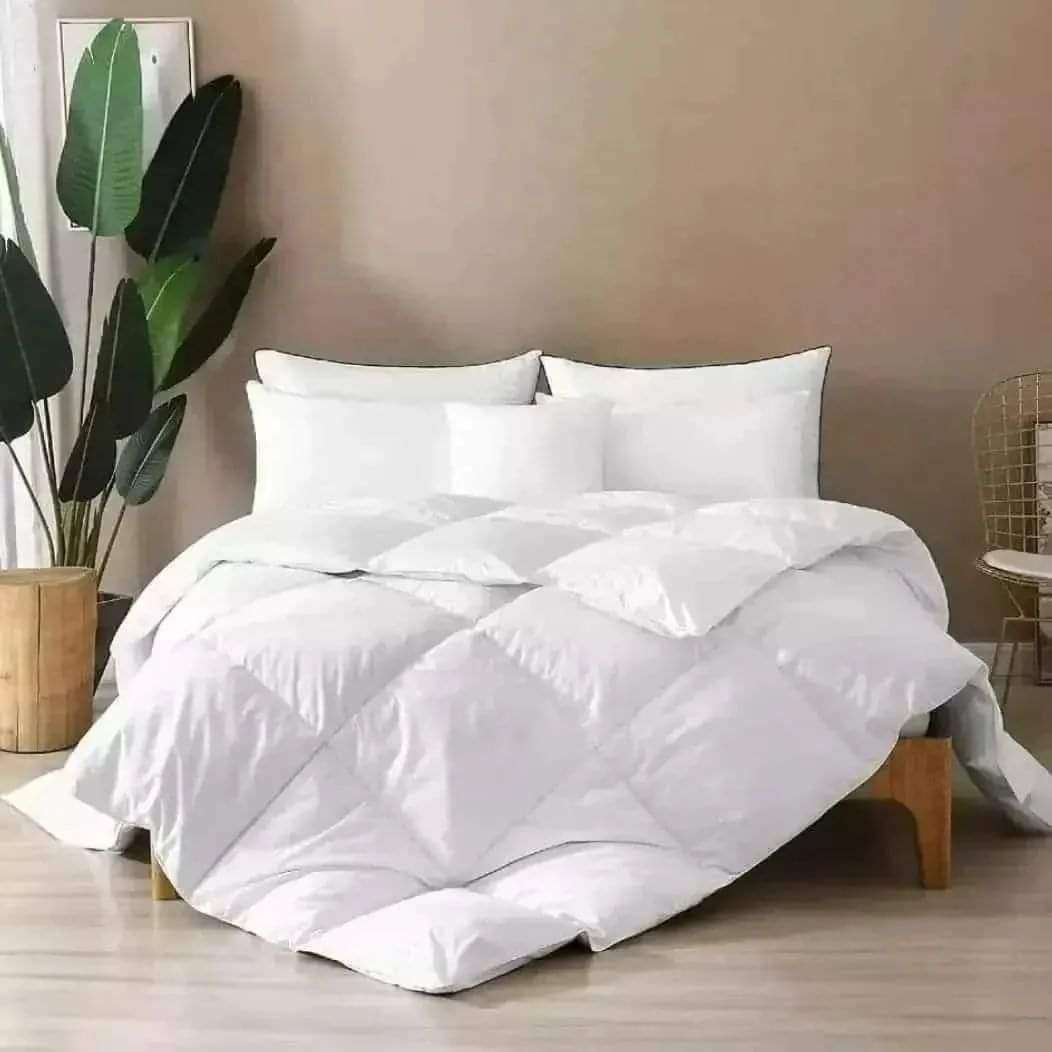 Rynx | 7 of 8 White Bedding Set