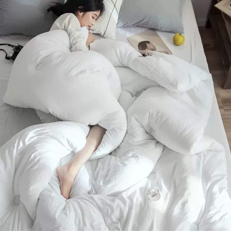 Rynx | 7 of 8 White Bedding Set