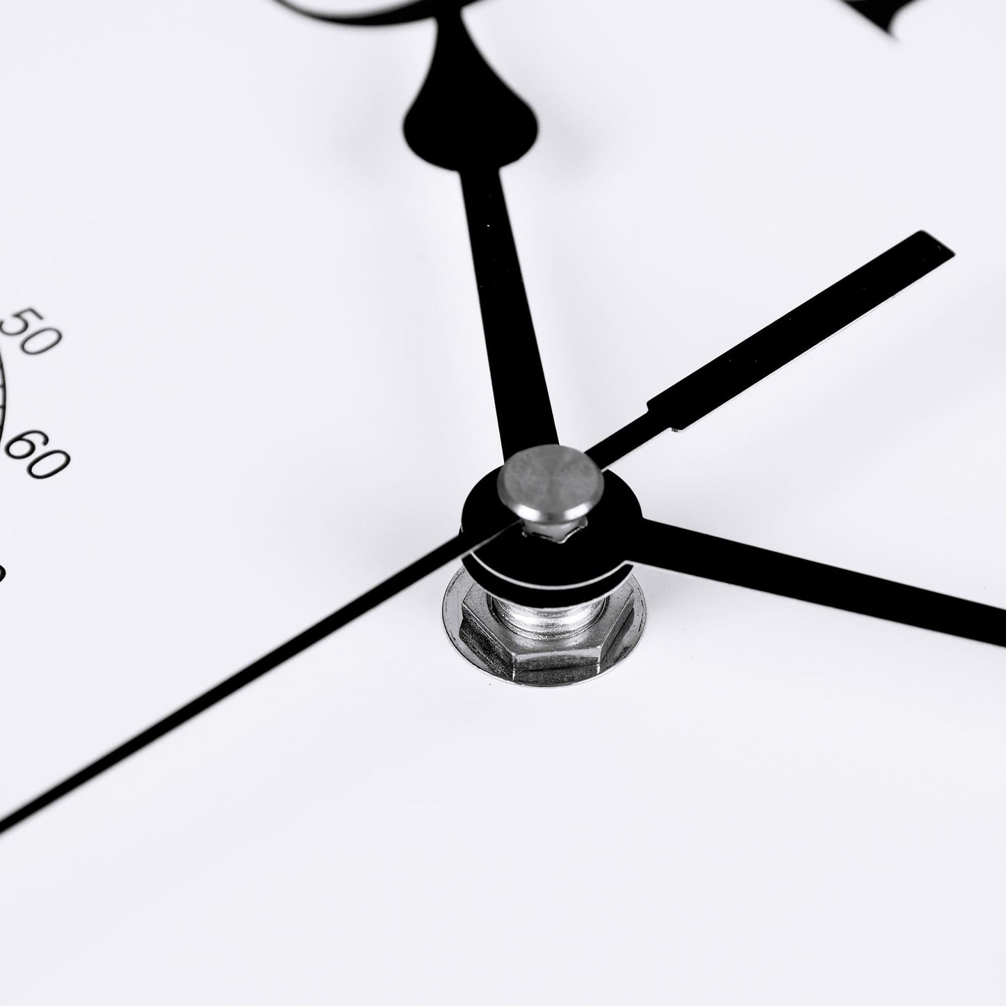 Rynx | Retro Non-Ticking Wall Clock