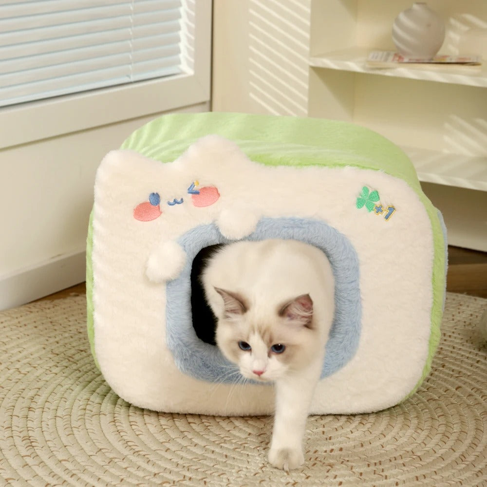 Rynx | Cozy Winter Pet House