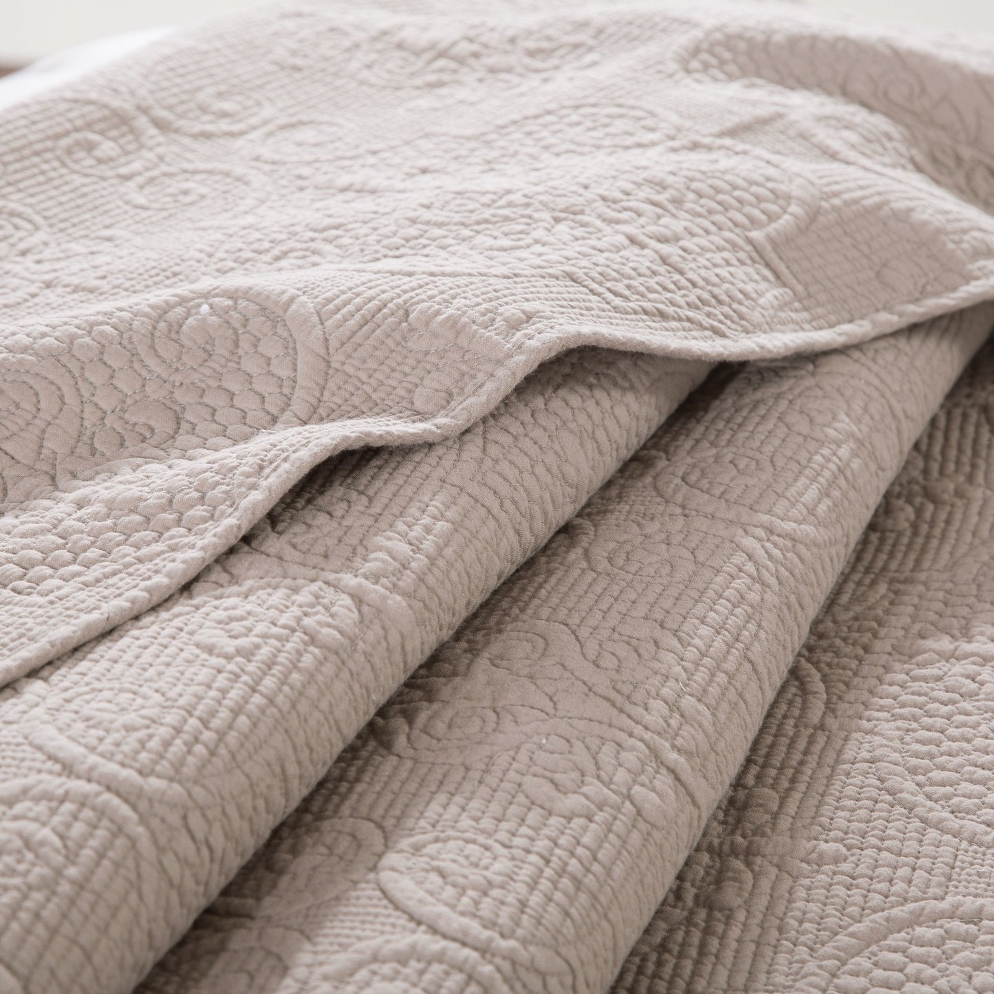 Rynx | Neutral Taupe Beige Sandy Elegant Matelassé Cotton Quilted Bedspread Set