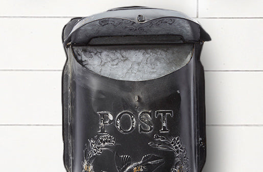 Rynx | Worn black metal mailbox