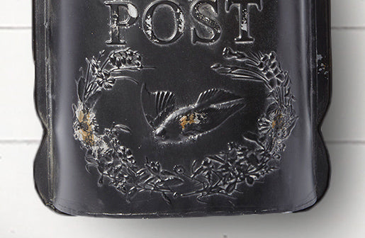 Rynx | Worn black metal mailbox