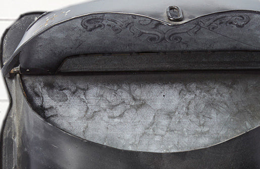 Rynx | Worn black metal mailbox