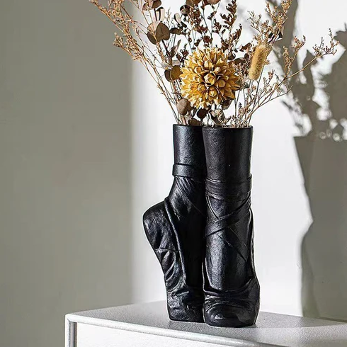 Rynx | Elegant ballet-inspired ceramic flower vase