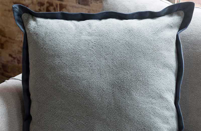 Rynx | Blue washed cotton and velvet flange pillow