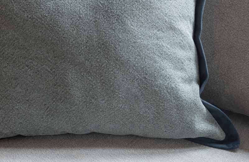 Rynx | Blue washed cotton and velvet flange pillow