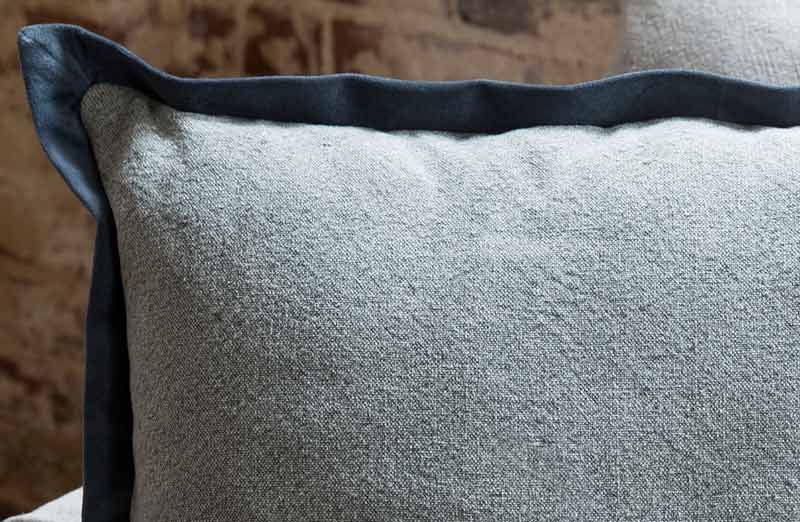 Rynx | Blue washed cotton and velvet flange pillow