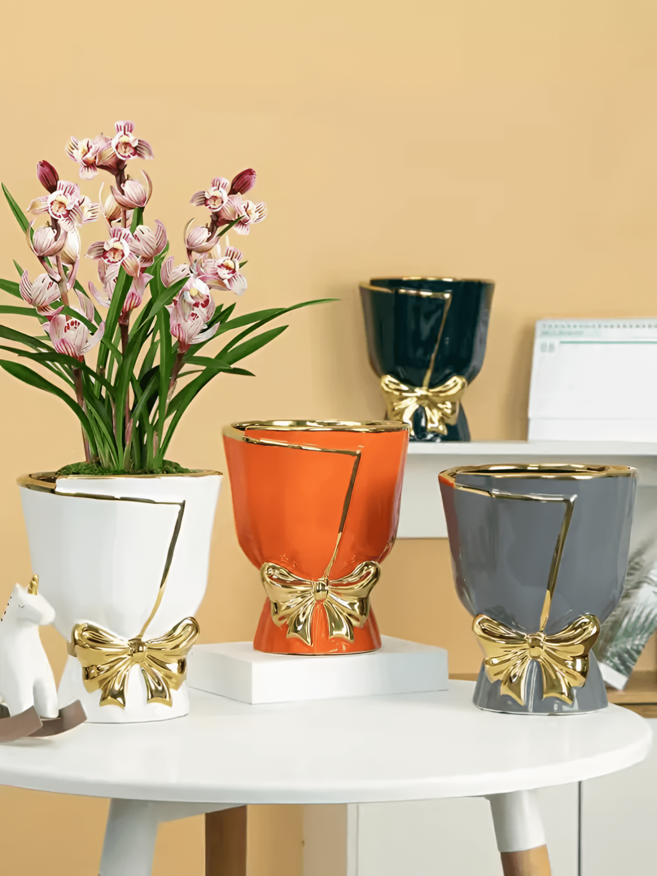 Rynx | BOLD BOW VASE | MODERN VASE