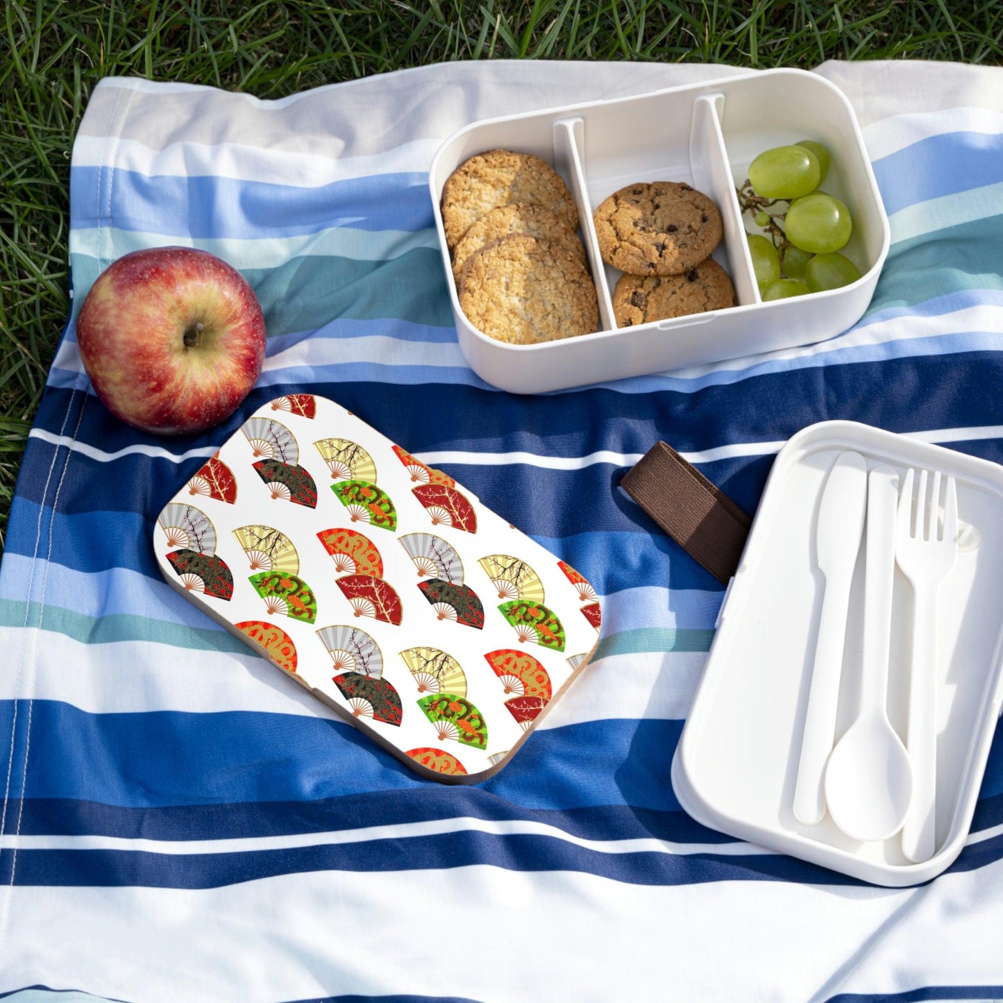 Rynx | Personalized sustainable Bento lunch box with elegant wooden lid and innovative compartments