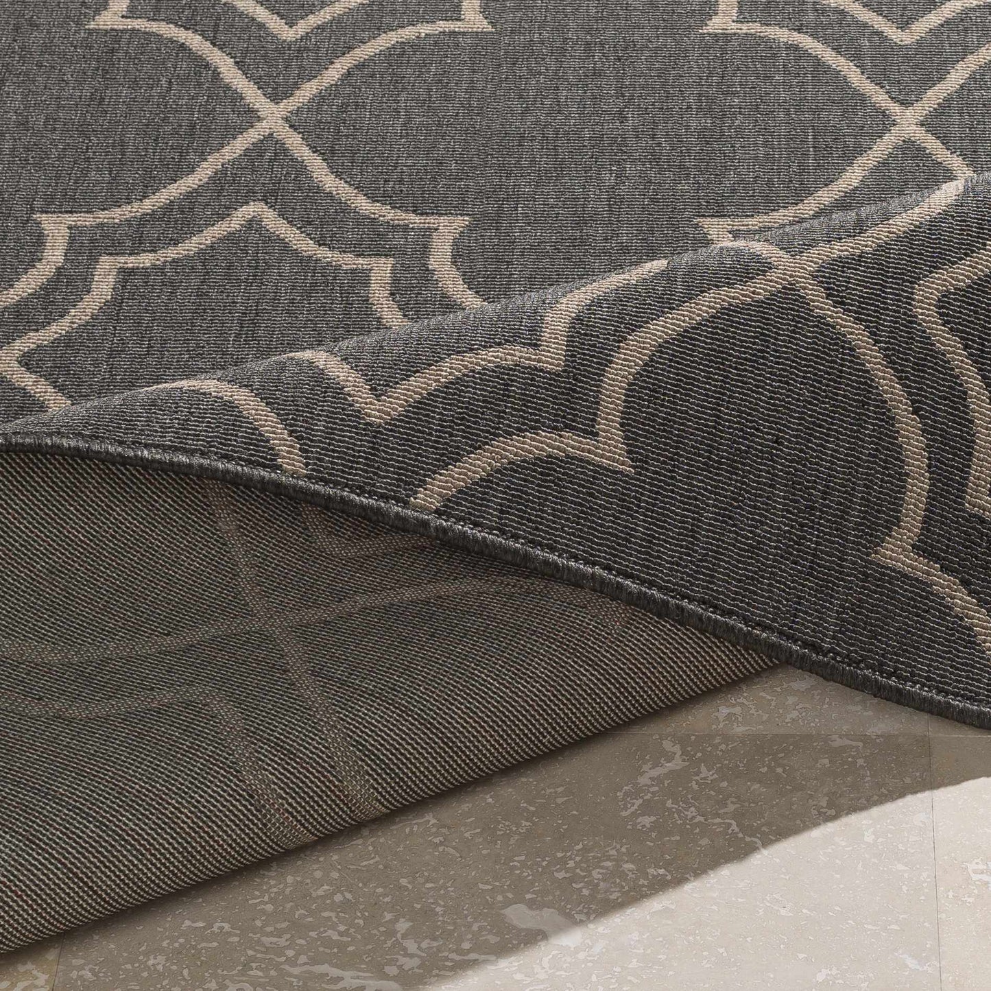 Rynx | Black modern farmhouse outdoor rug