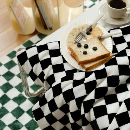 Rynx | Classic Checkered Pattern Sofa Blanket