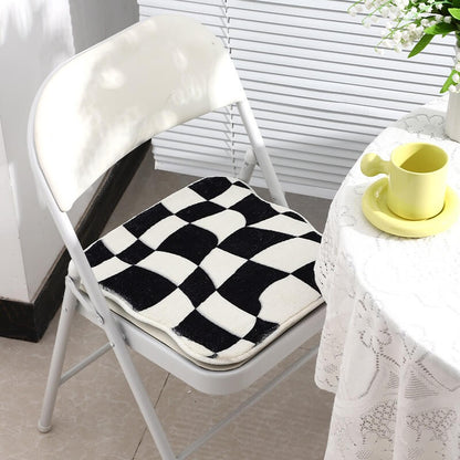 Rynx | Curvy Checker Mini Tufted Carpet