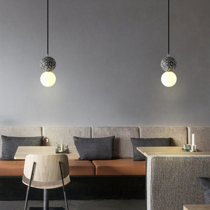 Rynx | Modern Ball-Shaped Table Lamp with Led
