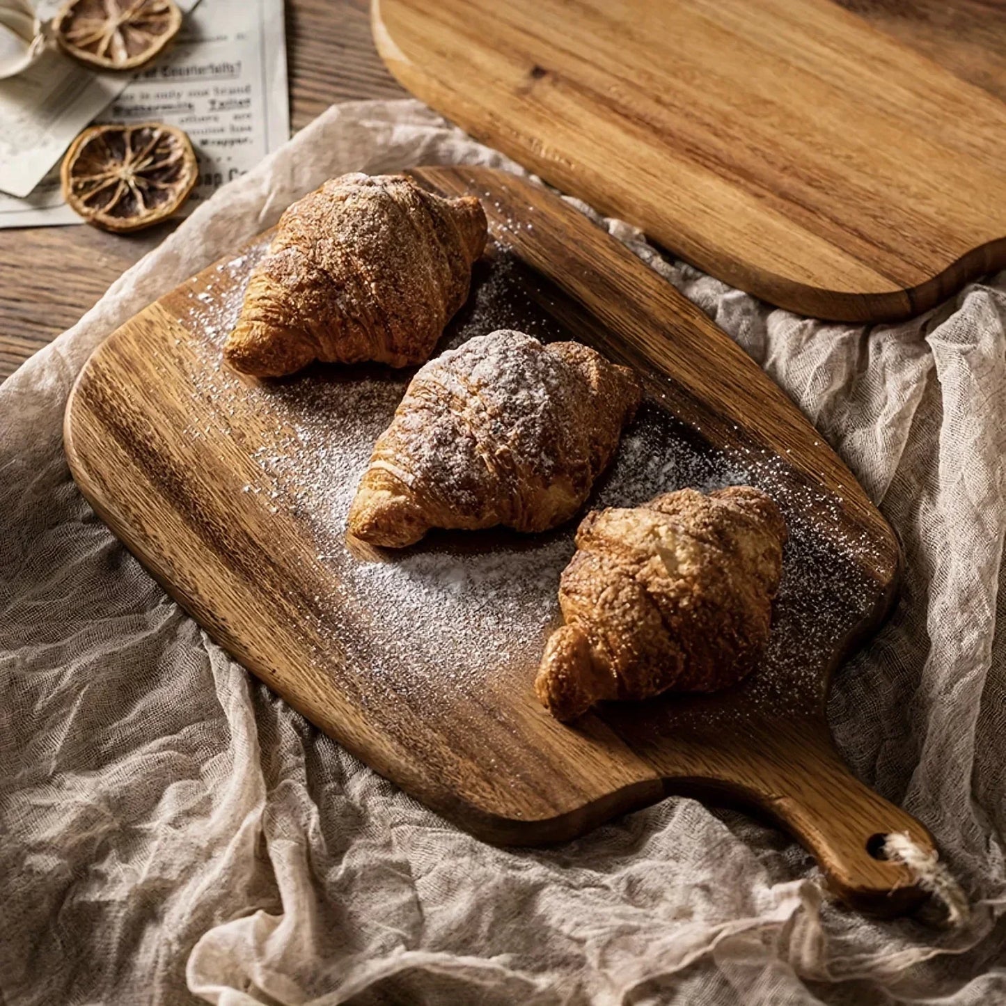 Rynx | ChopMaster - Elegant wooden cutting board for versatile use in the kitchen