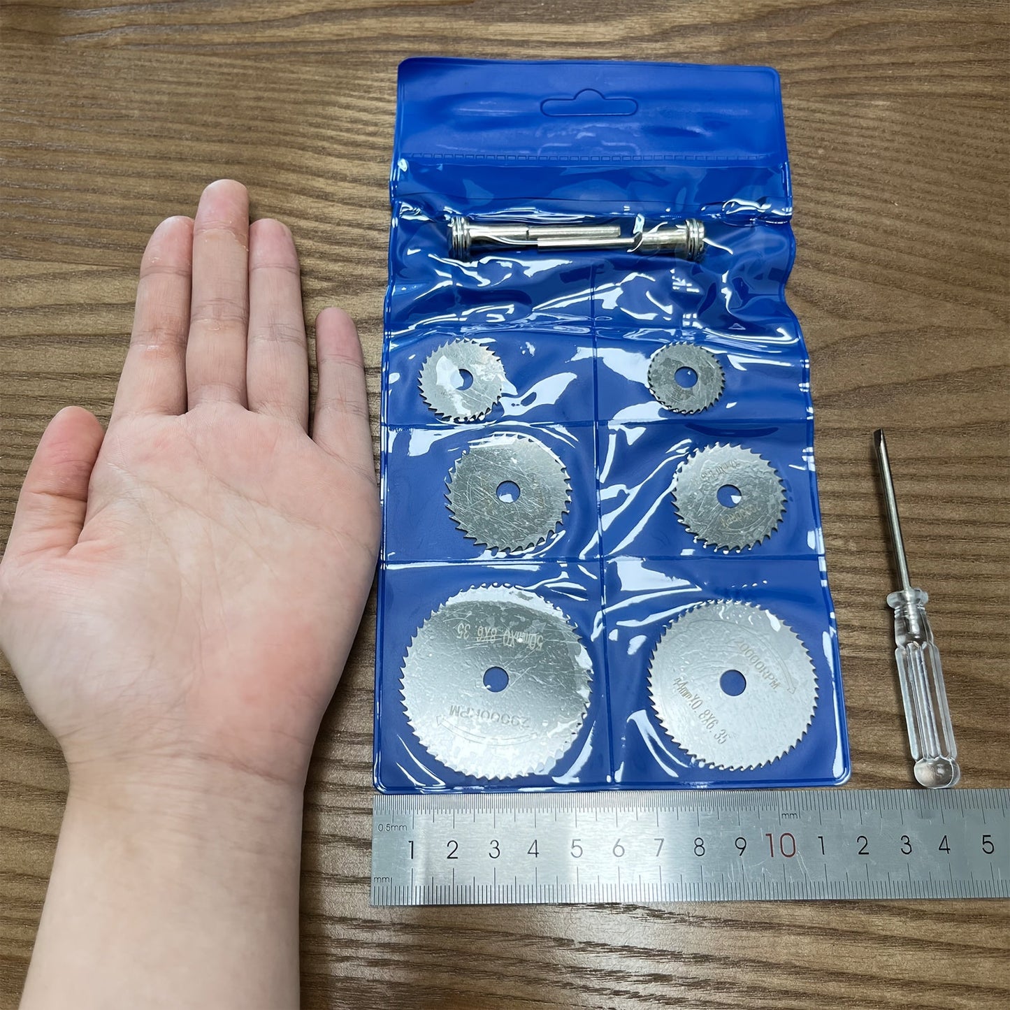 Rynx | 9pcs Cutting Wheel Set for Rotary Tools - HSS Saw Blades for Drills, Includes 6 Cutting Discs, 1/8" and 1/4" Round Shanks, Screwdriver for Wood, Plastic and Aluminum Cutting