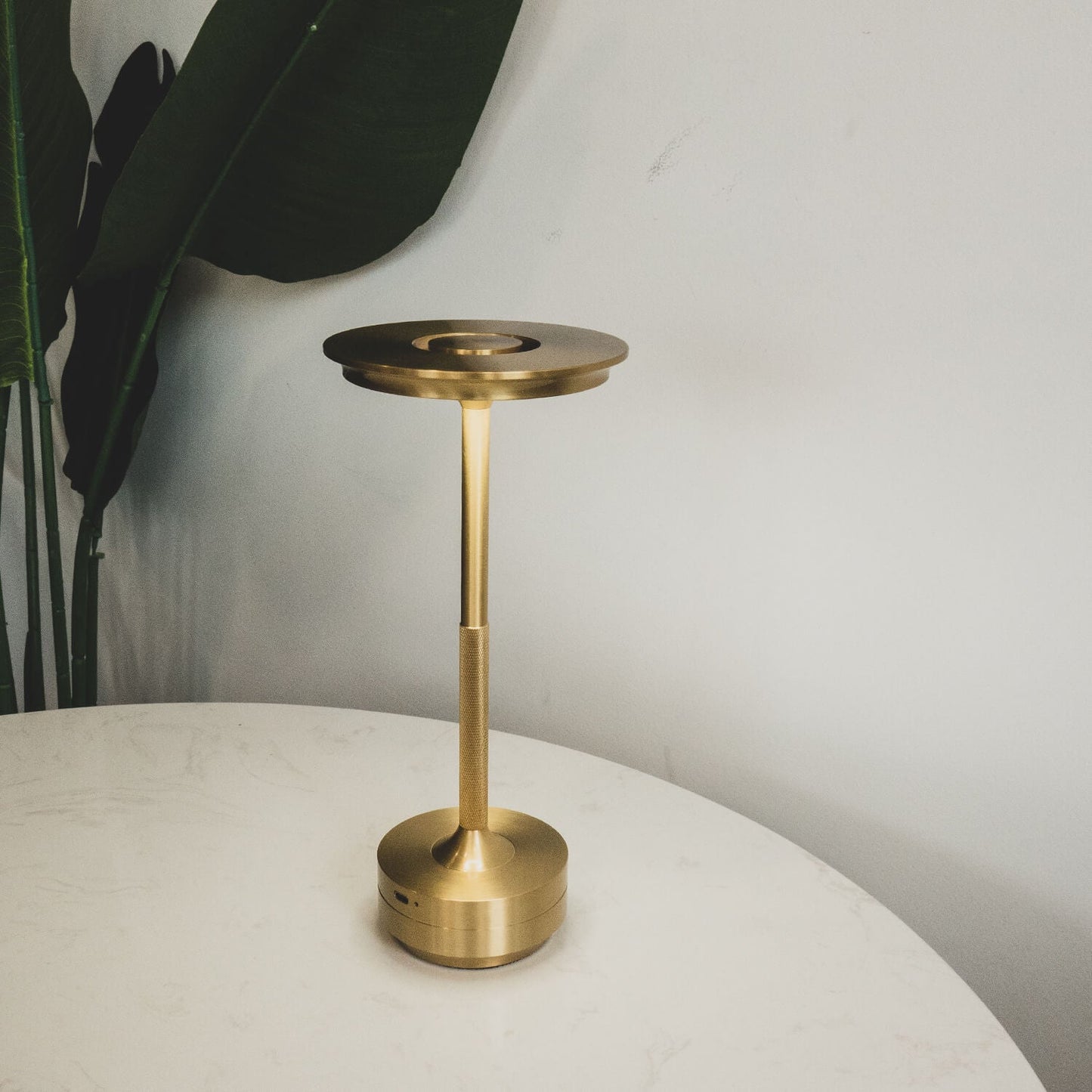 Rynx | Ambient Metallic Wireless Table Lamp