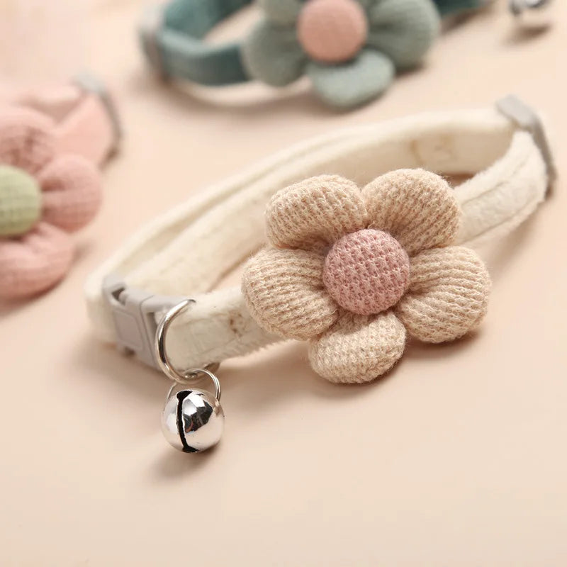 Rynx | Adjustable Cat Collar with Cute Flower and Bell