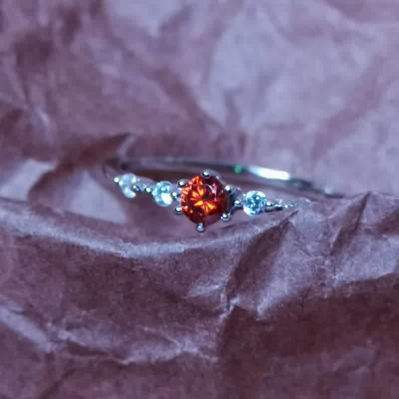RYNX | 18K Gold Garnet Stone Ring - A Touch of Elegance