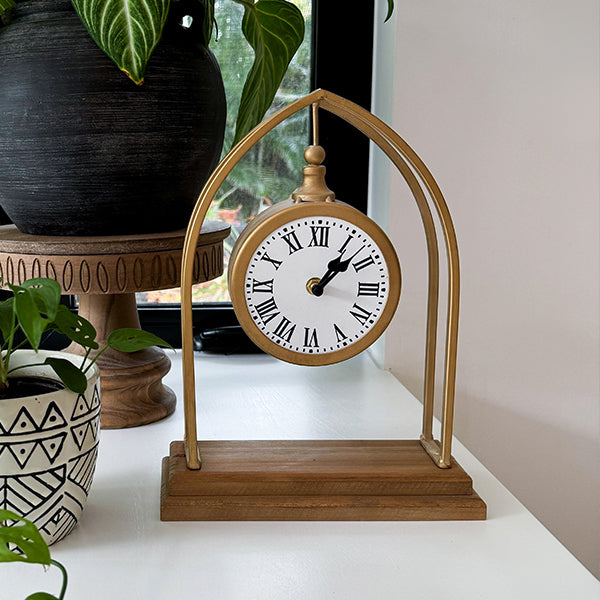 Rynx | Arc-shaped table clock