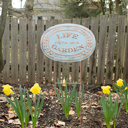 Rynx | Antique inspired garden stakes