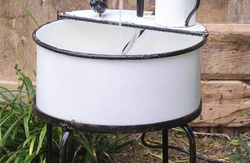Rynx | Enamelled inspired sink fountain