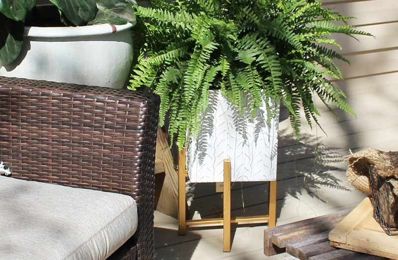 Rynx | Embossed tin flower pots with stands set of 2