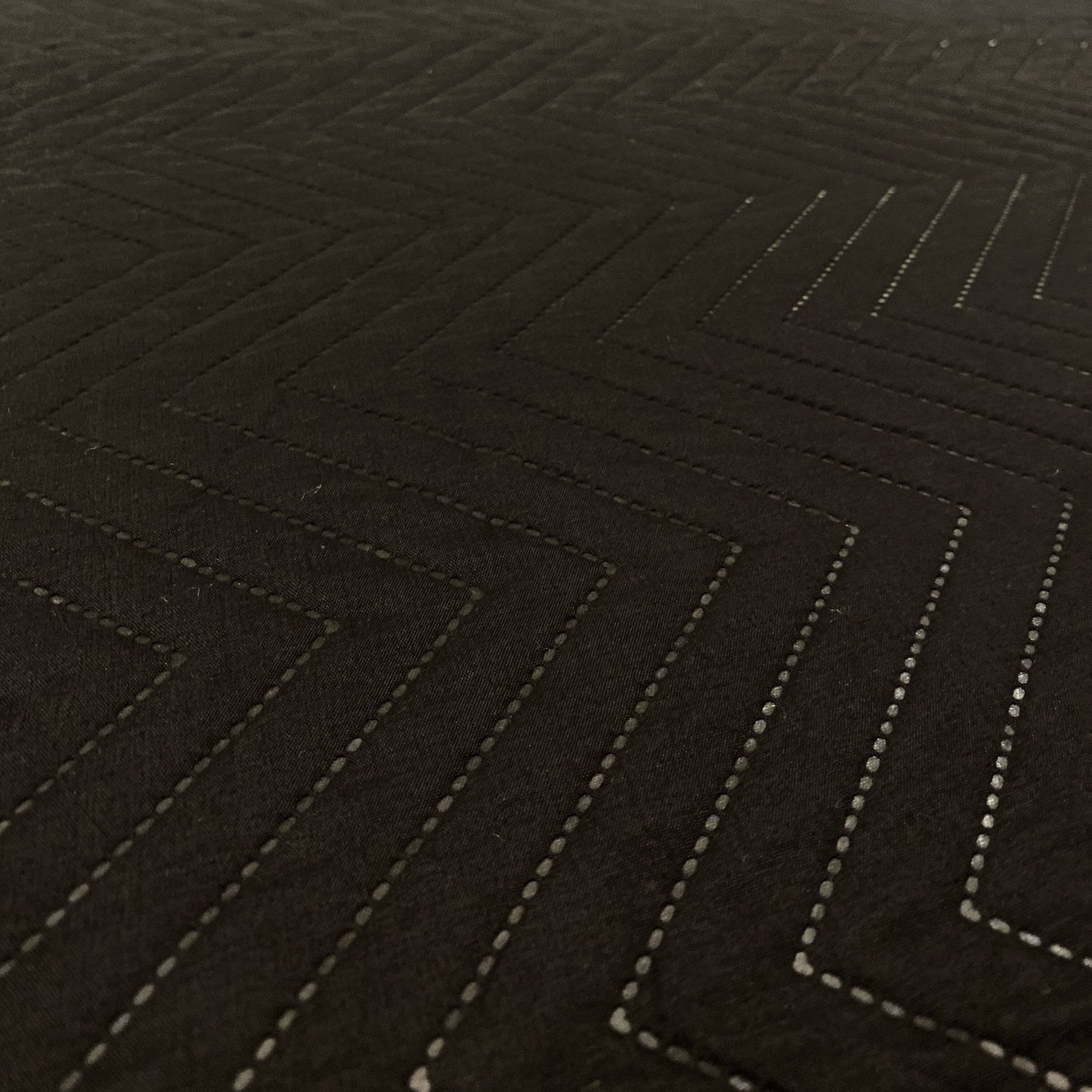 Rynx | Hugo Black Quilted Bedspread