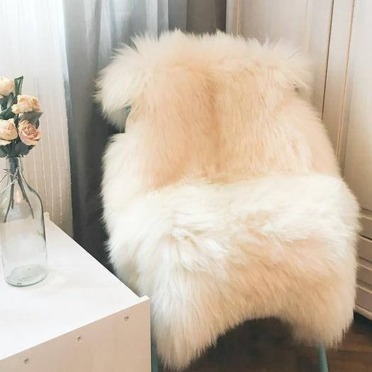 Rynx | Large Light Ivory Lambskin Rug  47"