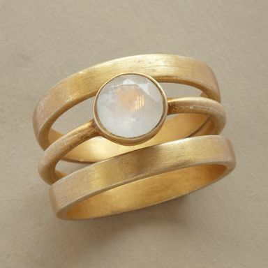 RYNX | Vintage Gold Ring With Inlaid Moonstone - Noctis 10