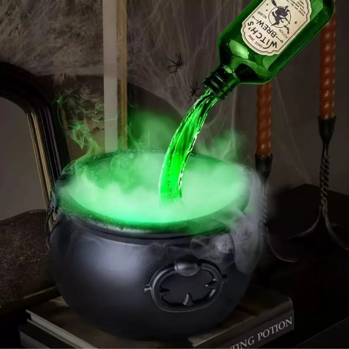Rynx | Cauldron decoration – with floating magic bottle & fog effect