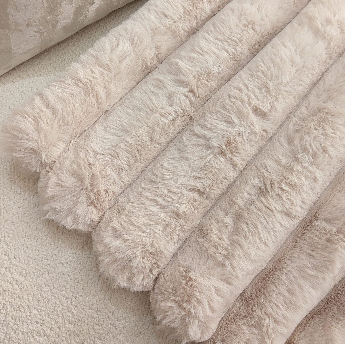 Rynx | Isla Oat Chunky Ribbed Faux Fur Blanket