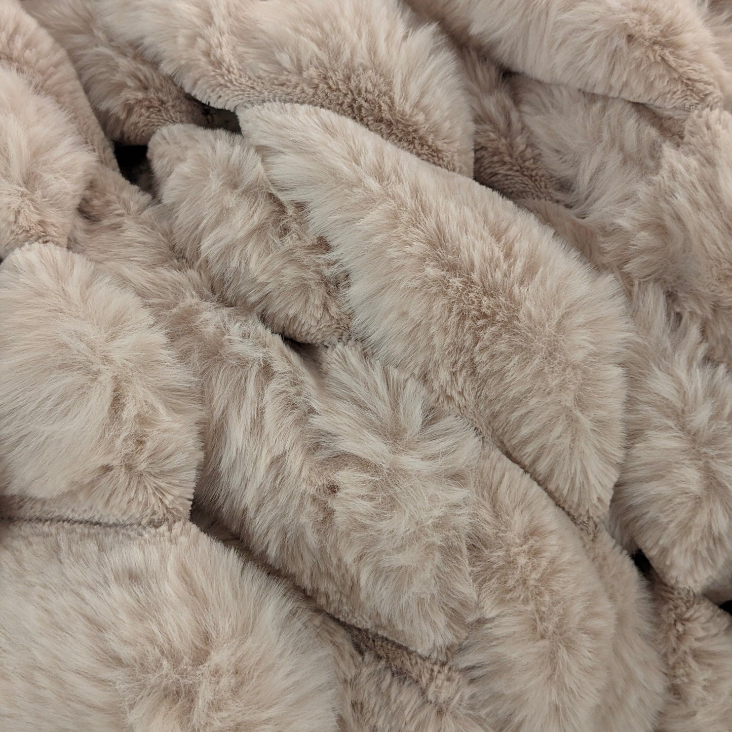 Rynx | Isla Oat Chunky Ribbed Faux Fur Blanket