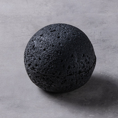 RYNX | Ashtray in stone shape with lid