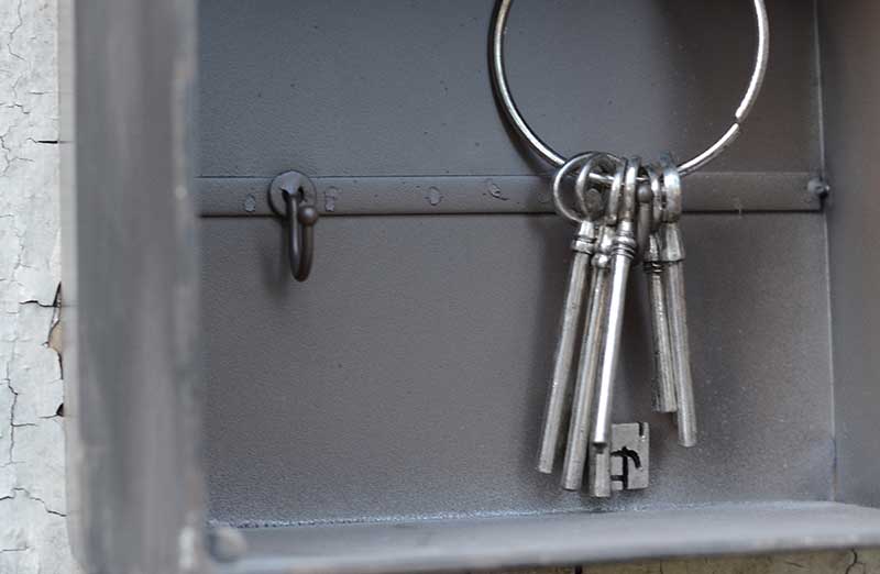 Rynx | Antique inspired mailbox