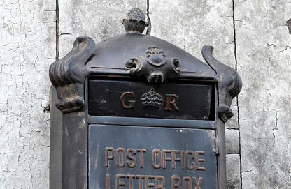Rynx | Antique inspired mailbox