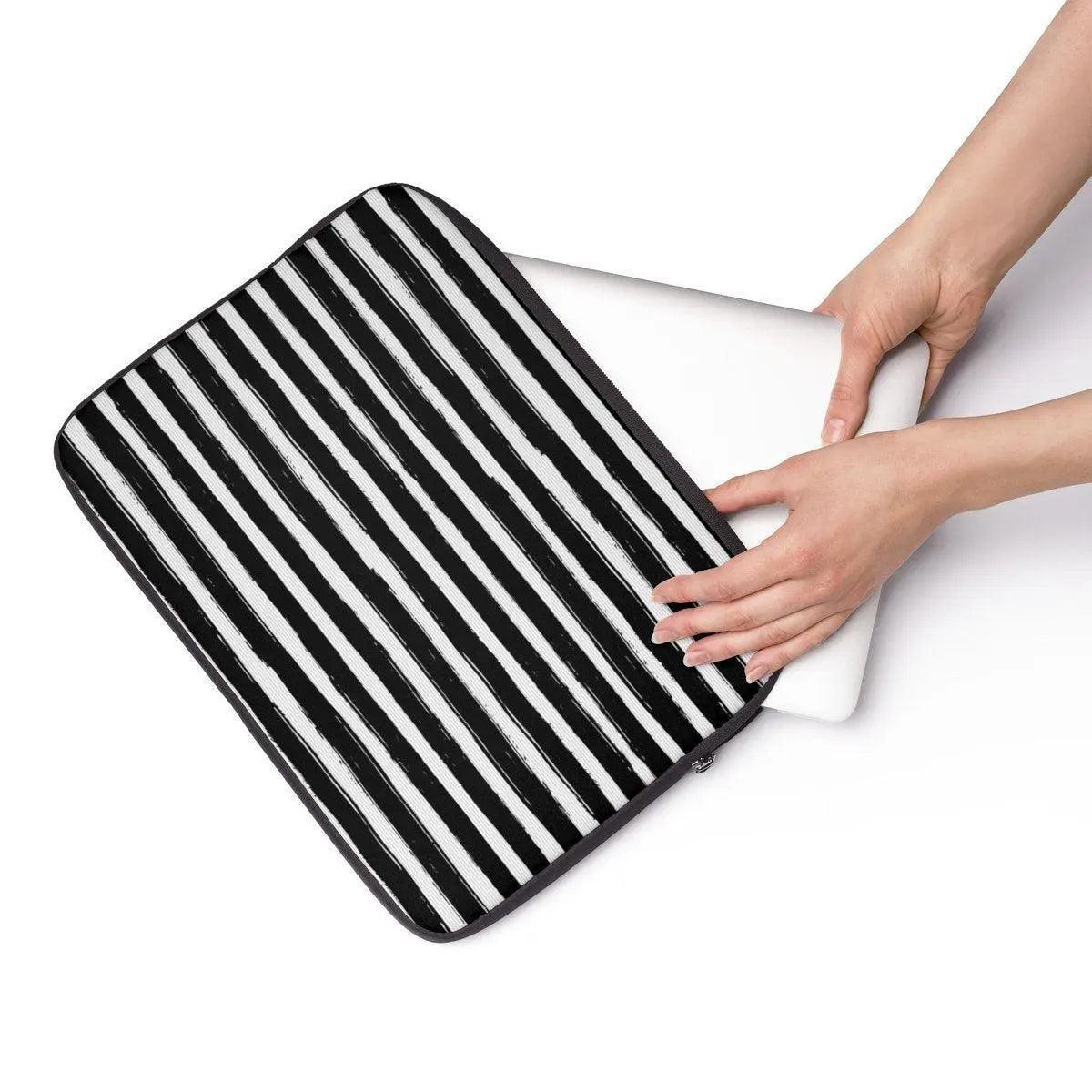 Rynx | SophisticatedShield Laptop Sleeve - Stylish Protection for Your Device