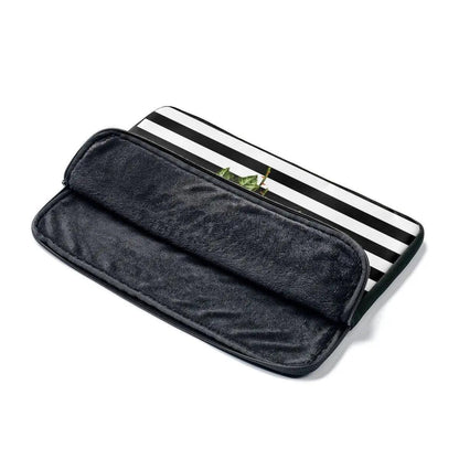 Rynx | Elegant Armor Laptop Case - Stylish Protection for Your Device
