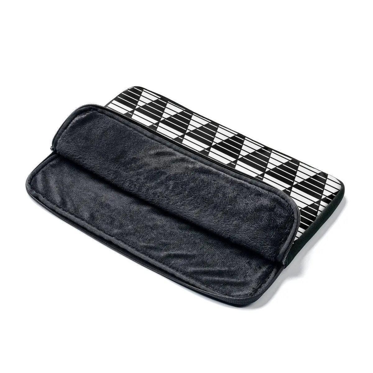 Rynx | SleekGuard Laptop Cases - Stylish Protection for Your Important Devices