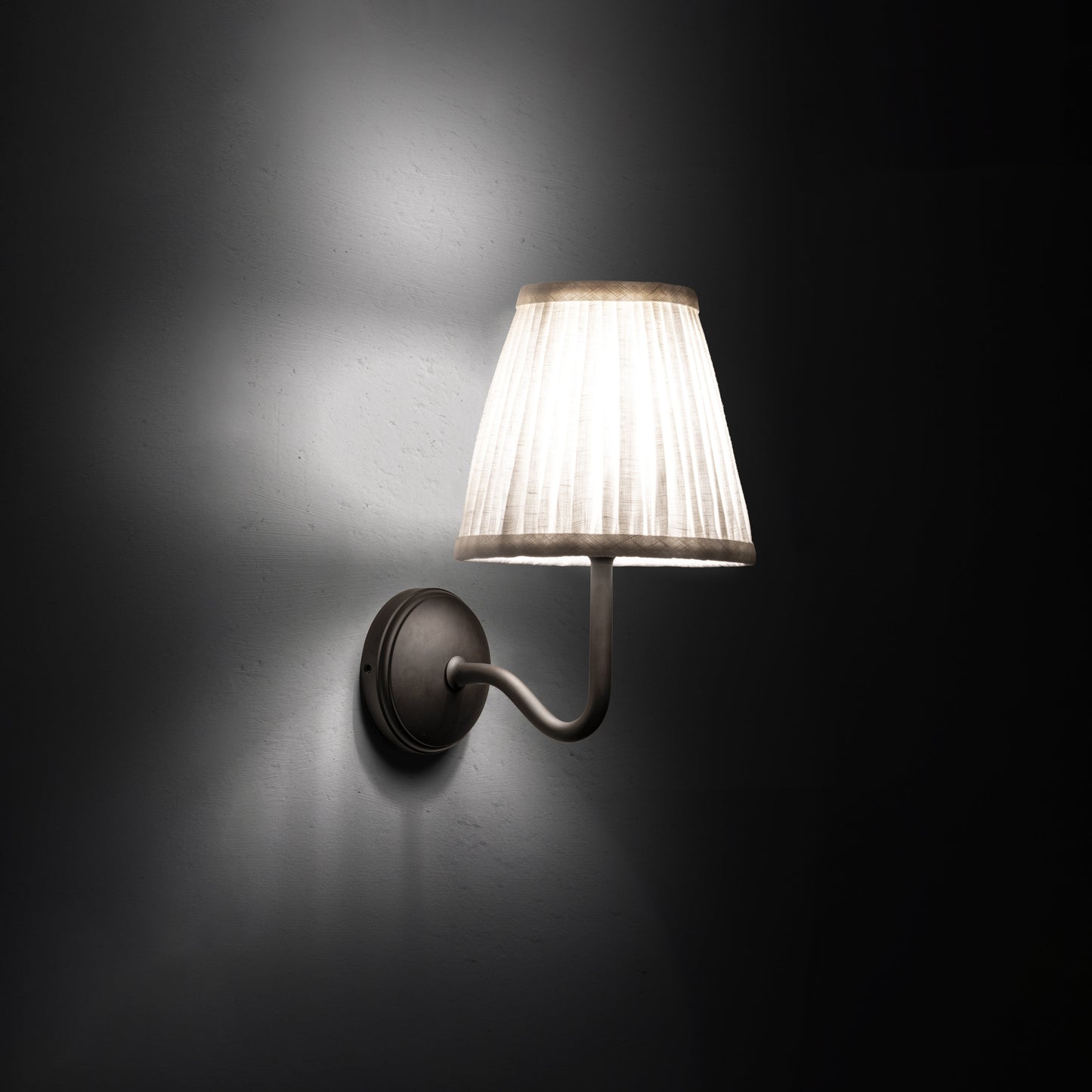 Rynx | Malvern Small Wall Lamp Pleated Alabaster White - Bronze