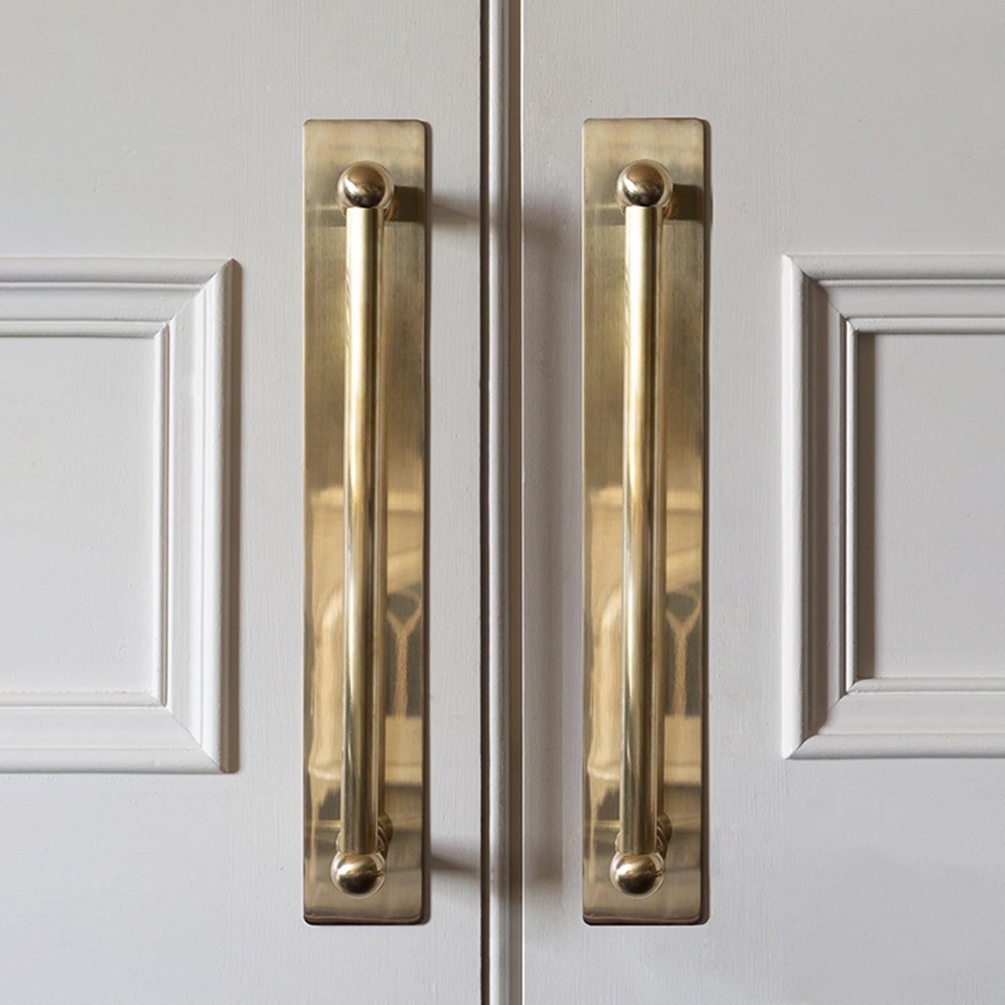 Rynx | Harper Simple Pull Handle with Plate 320mm - Antique Brass