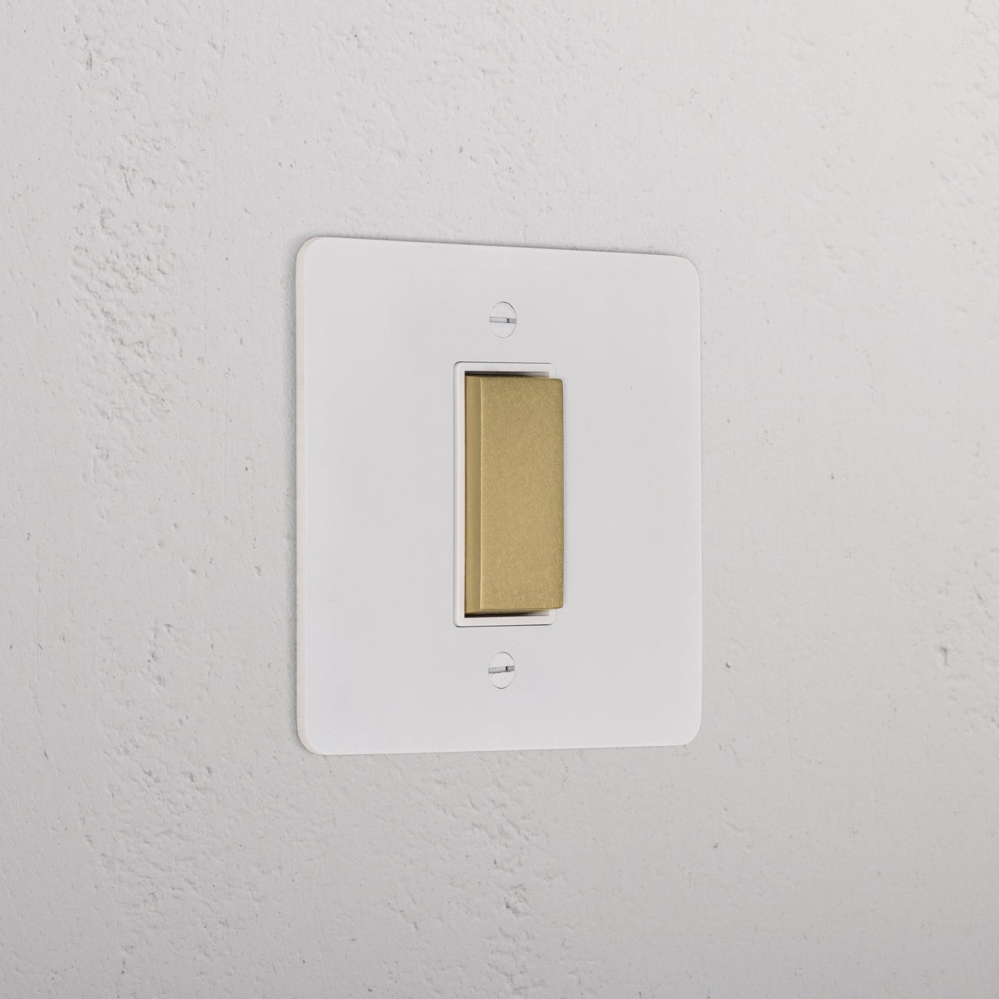 Rynx | 1G Center Retroactive Toggle Switch - Malbar Antique Brass White
