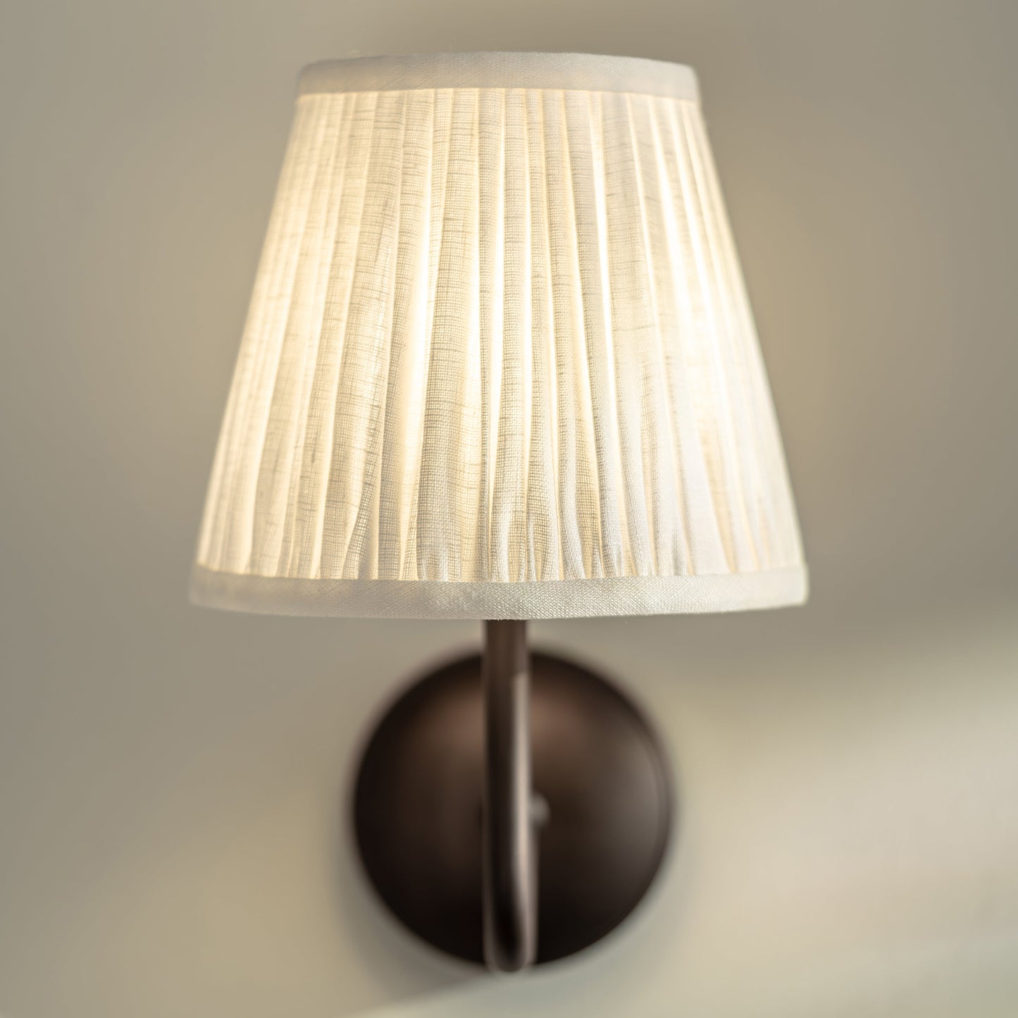 Rynx | Malvern Small Wall Lamp Pleated Alabaster White - Bronze