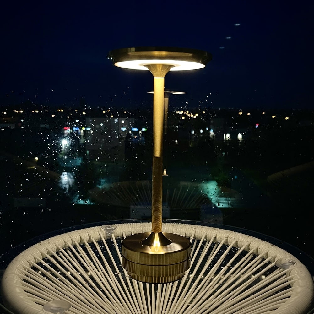 Rynx | Ambient Metallic Wireless Table Lamp