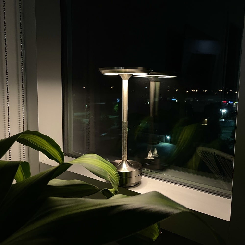 Rynx | Ambient Metallic Wireless Table Lamp