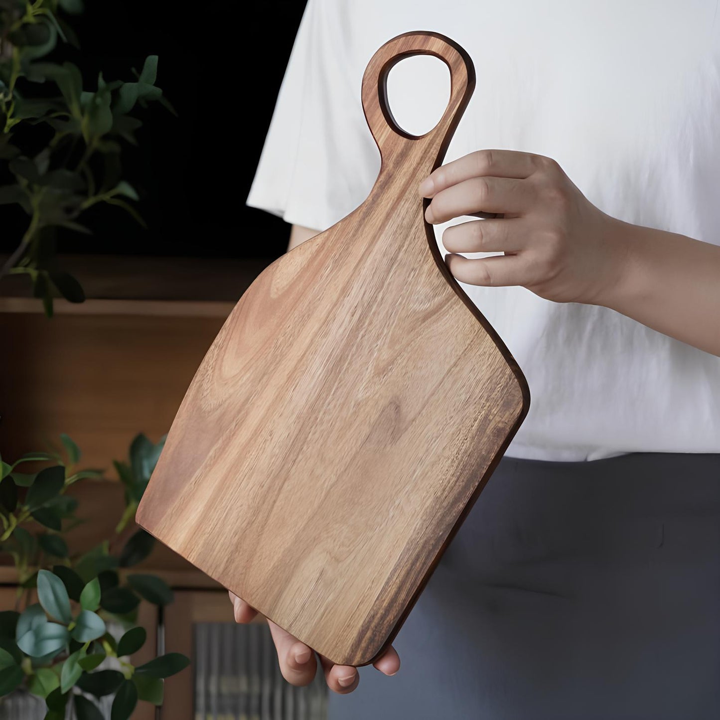 Rynx to cut in acacia wood