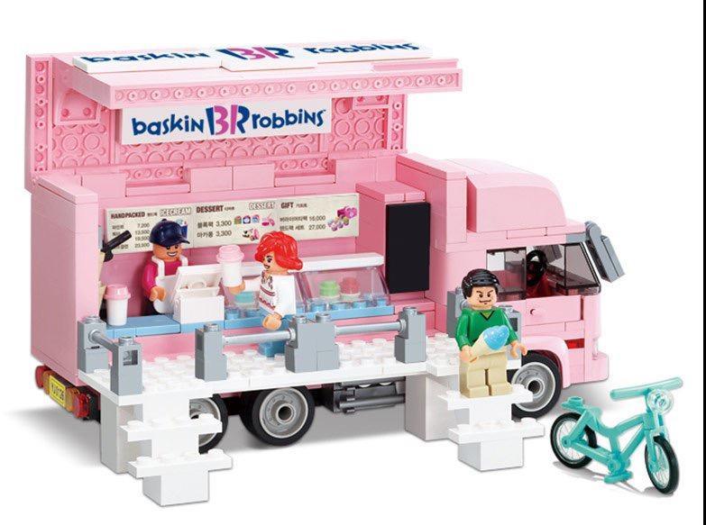 Rynx | Deluxe 420-piece Ice Cream Truck Building Set for Young Creators aged 8 and up