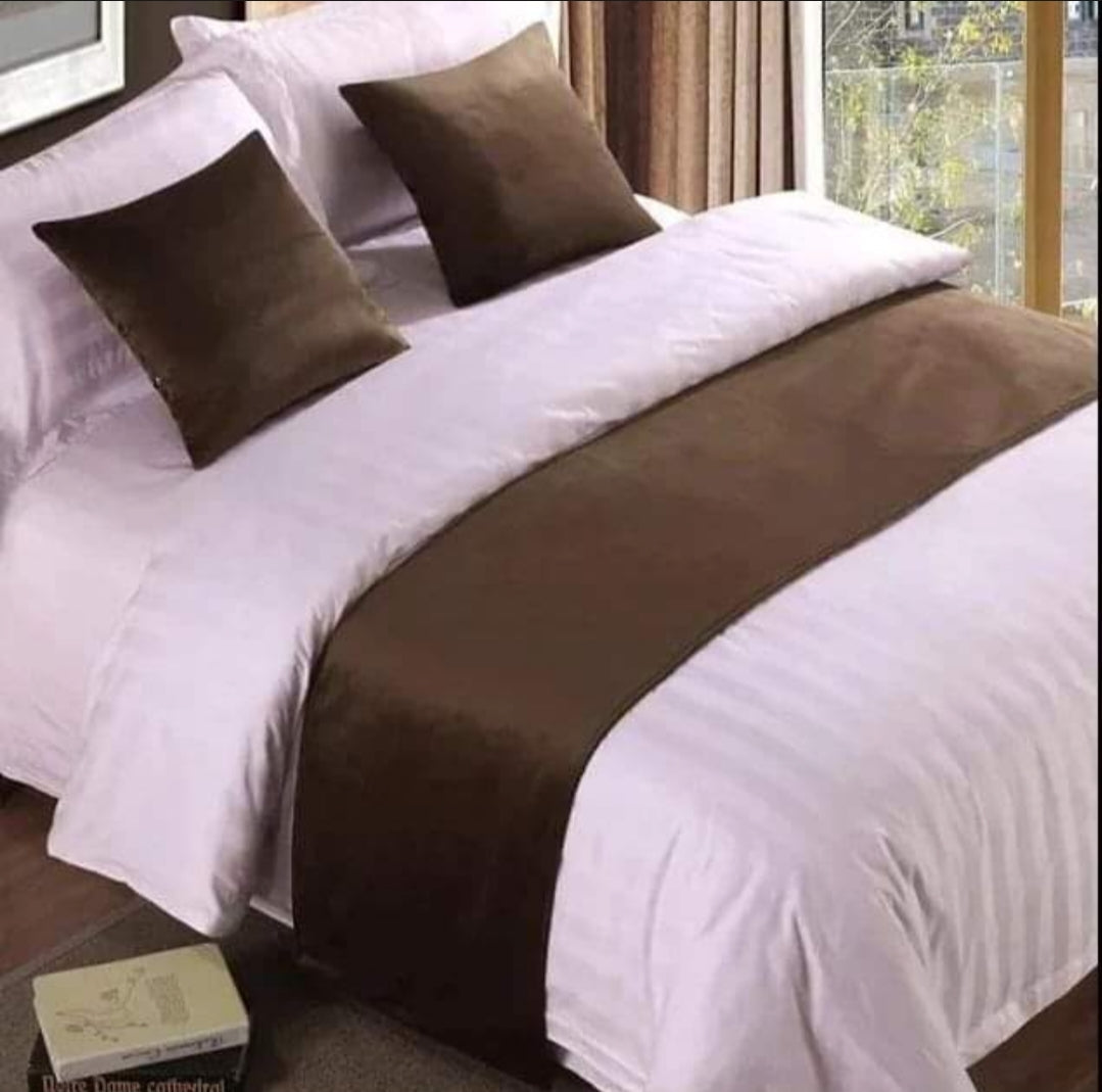 Rynx | 1 piece bed runner + 2 matching pillow covers