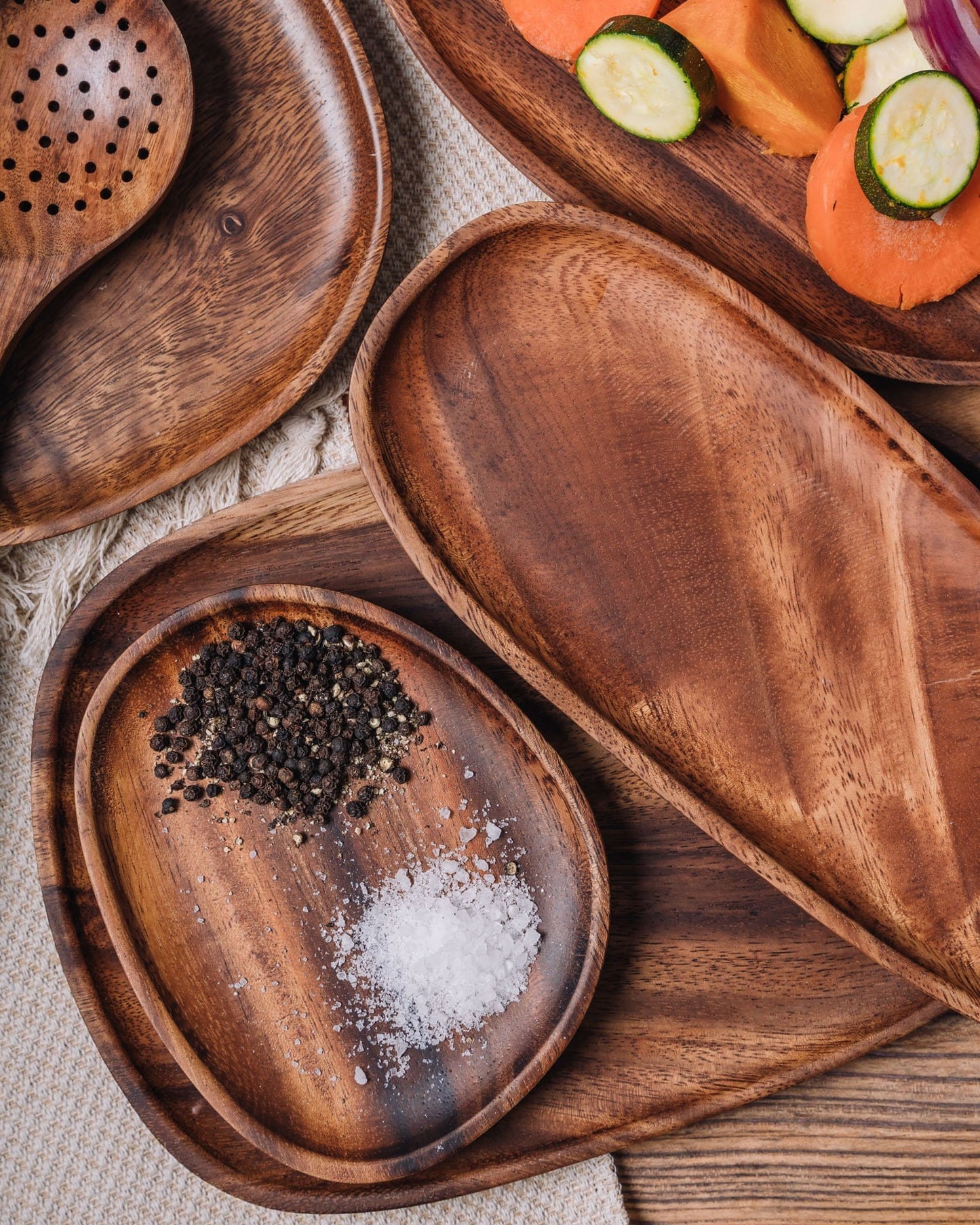 Rynx | Royal Acacia Serving Tray - Stylish - Sustainable - Perfect for Parties