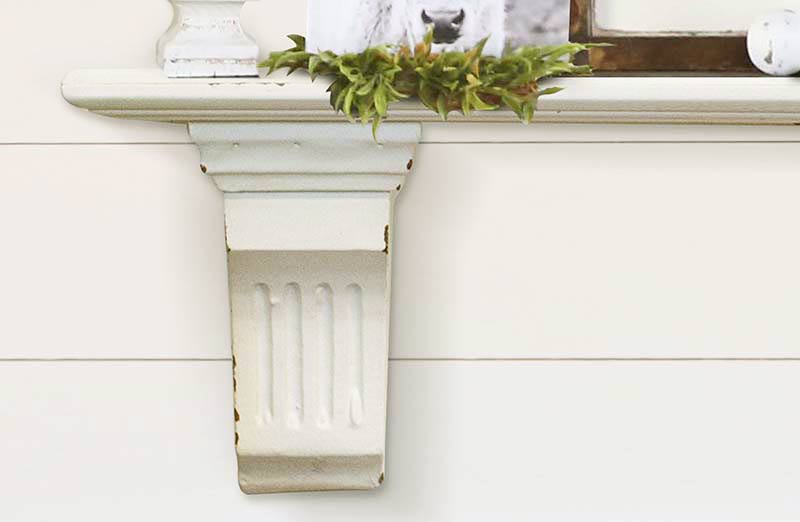 Rynx | Antique white wooden console shelf